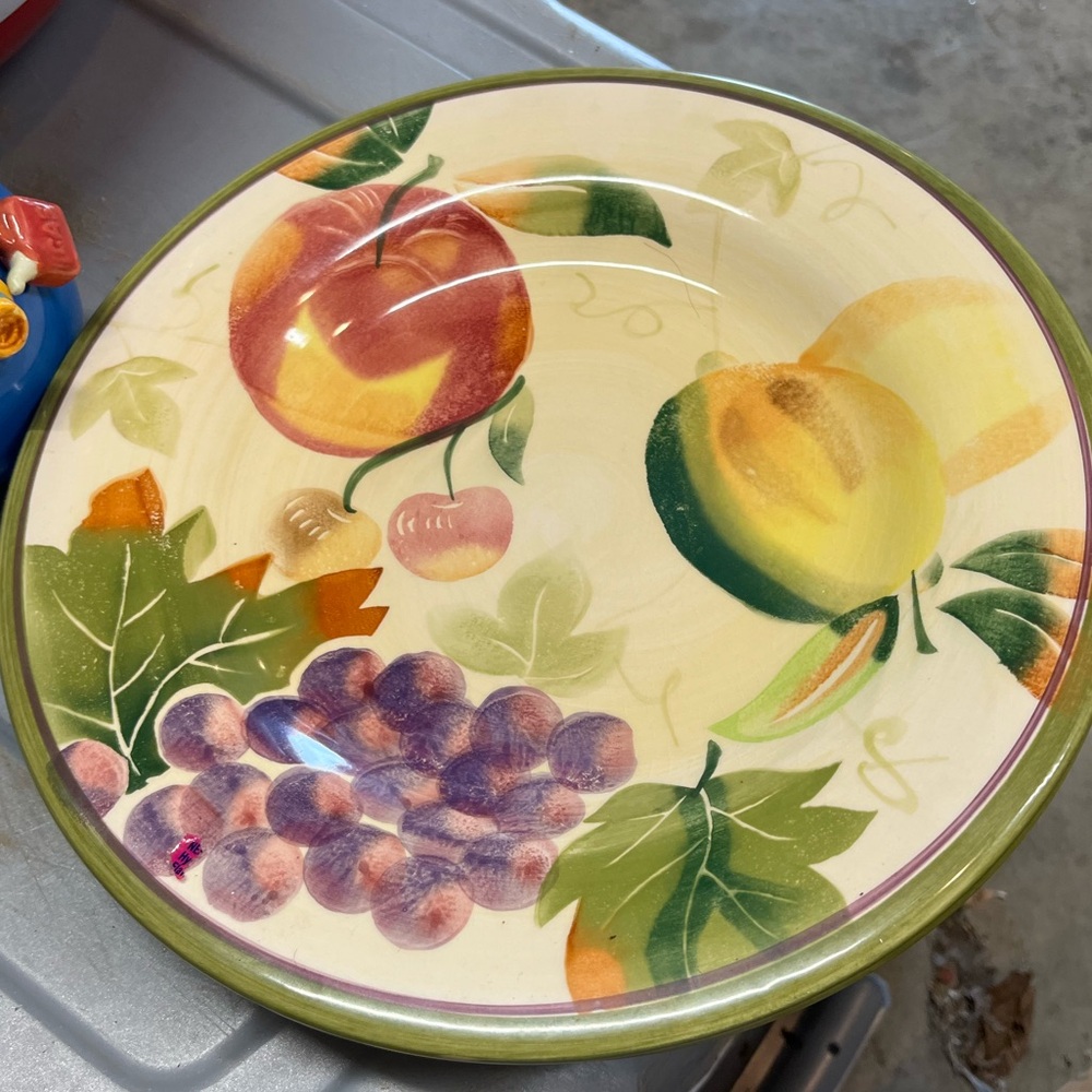 Tabletops Avenue Plate Set of 2 Viney Leaves